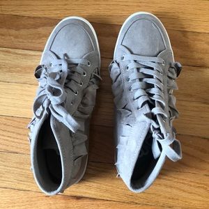 (EUC) barely worn trendy sneakers (8.5)